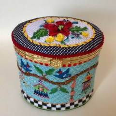 Funda Scully Bird Stitchers Oval Hinged Box Needlepoint Canvas