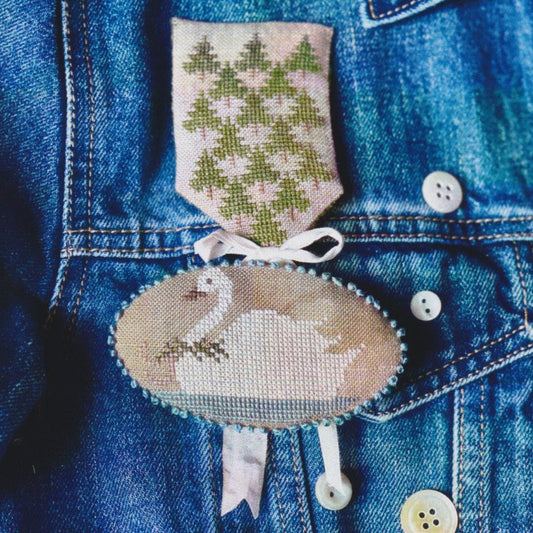 Stacy Nash Designs Swans A Swimming Badge Cross Stitch Pattern