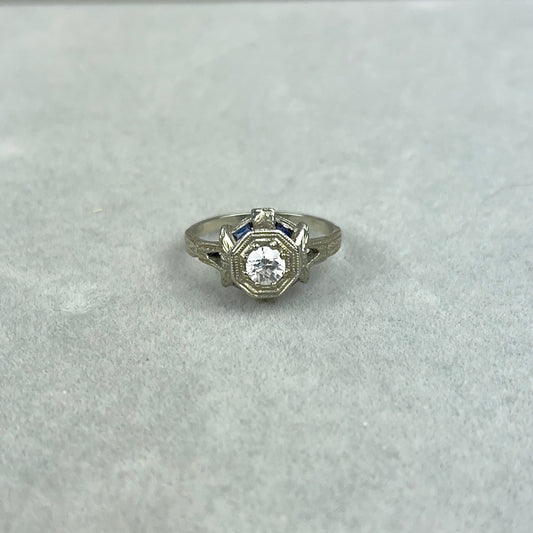 Vintage Art Deco 18k White Gold and Diamond Pyramid Ring
