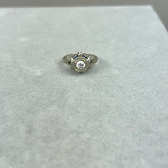 Vintage Art Deco 18k White Gold and Diamond Pyramid Ring