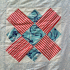 Vintage 1940s X Pattern Patchwork Quilt