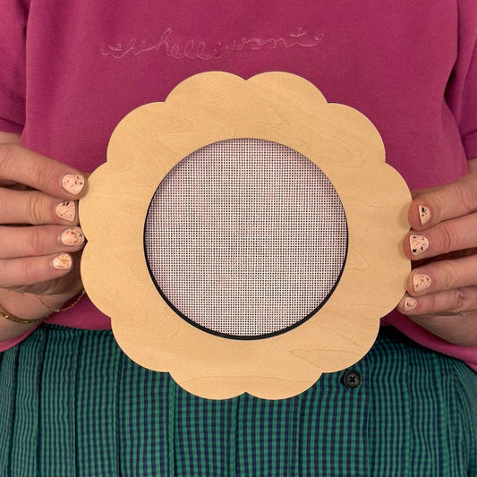 Fraymeworks Scallop Round Needlepoint Stretcher Frame - 4.5 inch round