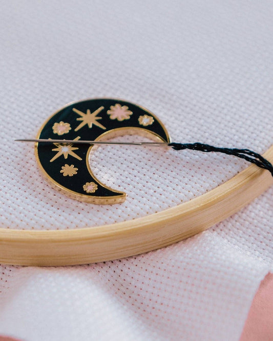 Innocent Bones Moon Magnetic Needle Minder