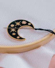 Innocent Bones Moon Magnetic Needle Minder