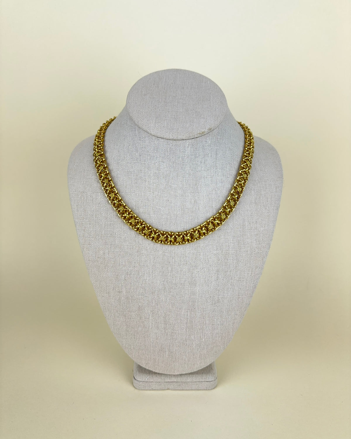 Vintage 18k Gold Mesh Necklace with Floral Detail