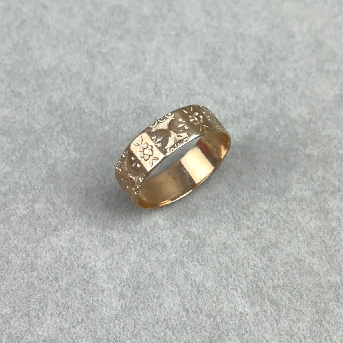 Antique Victorian Floral Cigar Band Ring in 9k Rose Gold