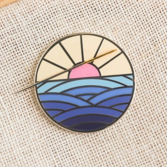 Stitched Modern Pink Horizon Magnetic Needle Minder