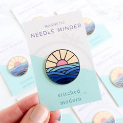 Stitched Modern Pink Horizon Magnetic Needle Minder