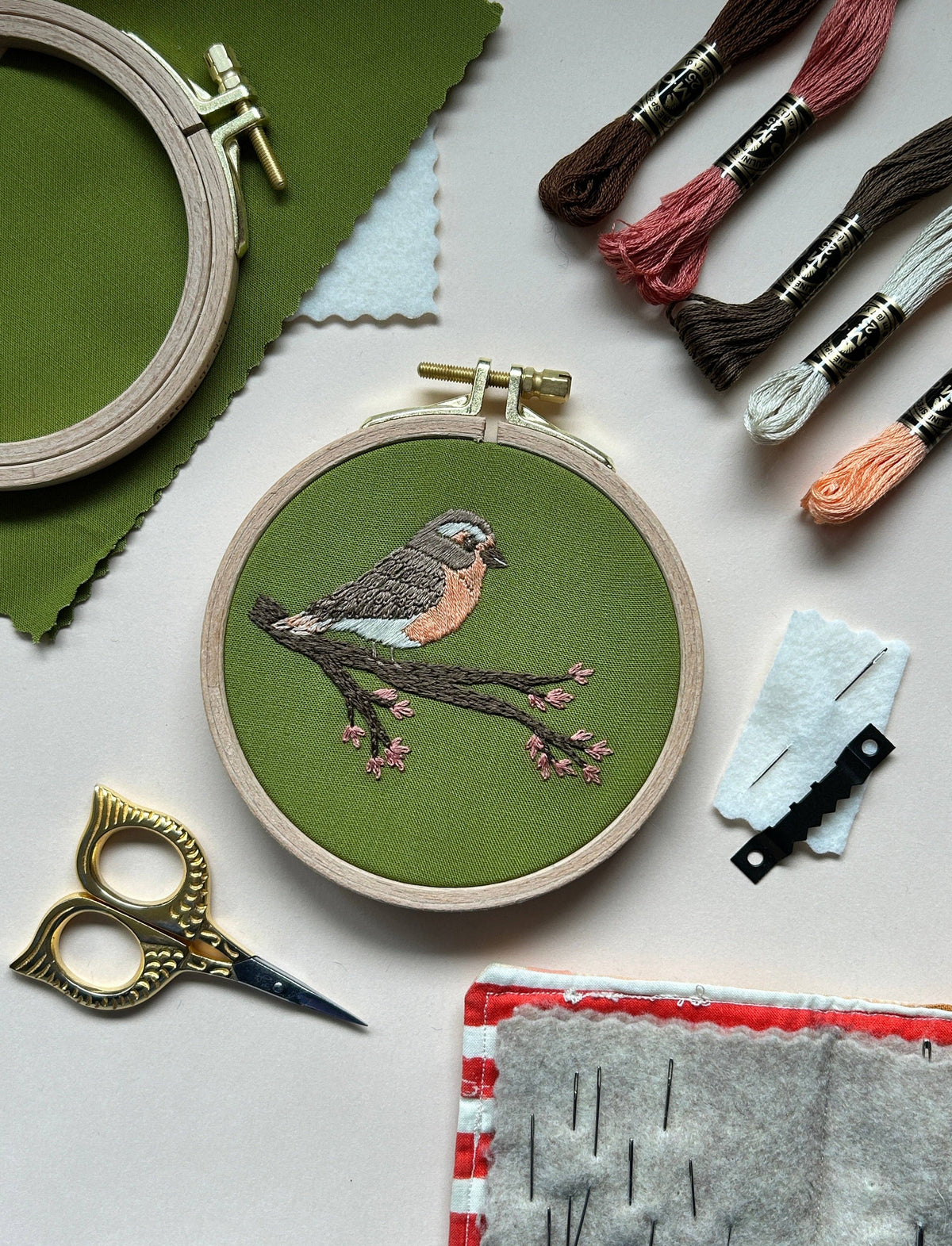 M Creative J Spring Robin Bird Embroidery Kit