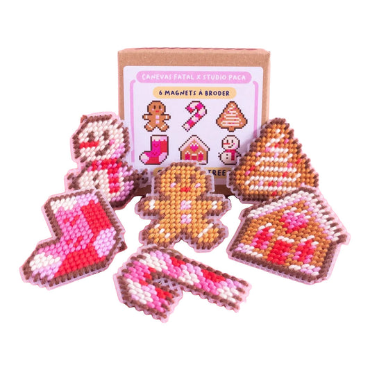 Canevas Fatal Studio Paca Christmas Trees Magnet Needlepoint Kit