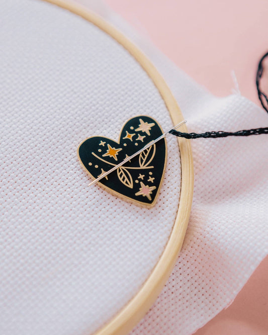 Innocent Bones Heart & Stars Magnetic Needle Minder