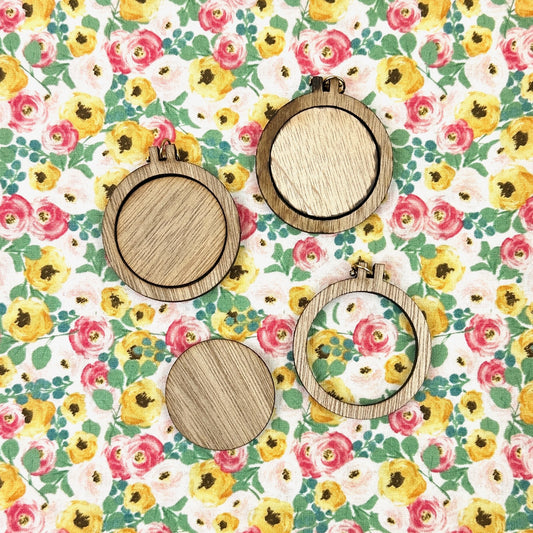 Hudson's Holidays Designs Mini Embroidery Hoop Pendants - Set of 3