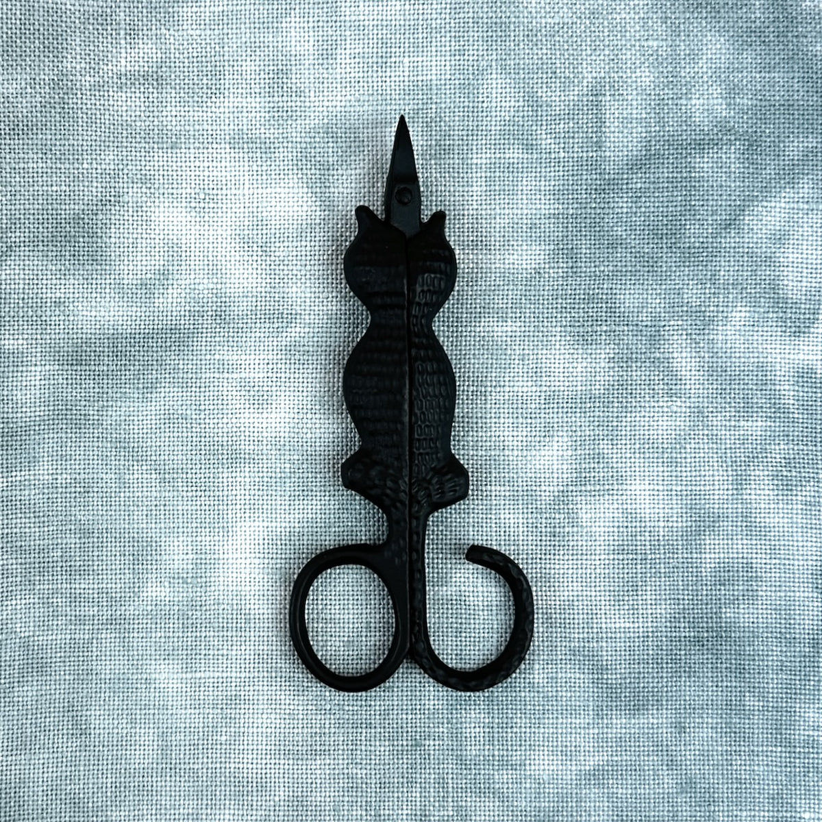 Kelmscott Designs Cat Embroidery Scissors