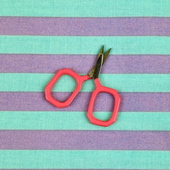 Kelmscott Designs Little Gems Embroidery Scissors - Fuschia