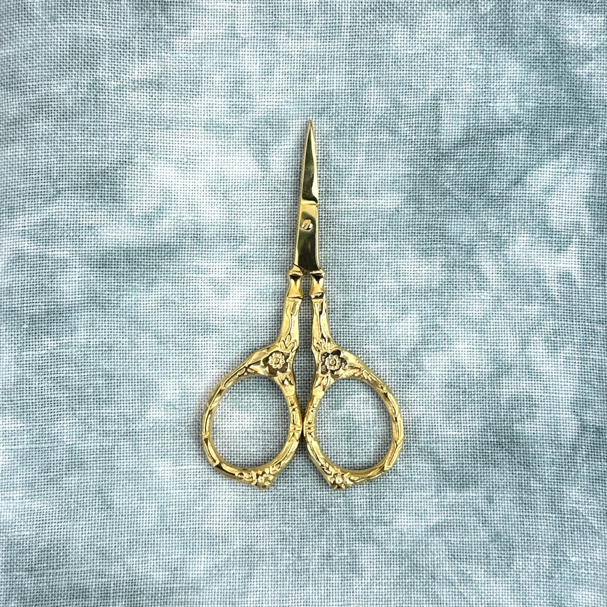 Kelmscott Designs Tudor Rose Embroidery Scissors - Gold