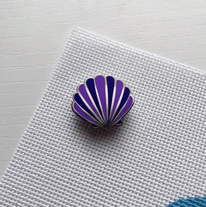 Saturnalia Stitching Clamshell Needle Minder